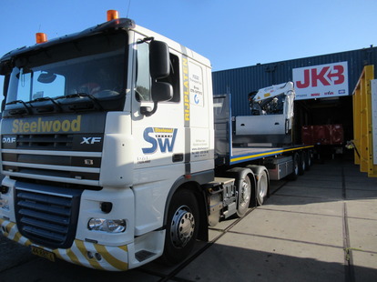 KWB 3 assige steentrailer trailer oplegger met KENNIS 16-R verrijdbare autolaadkraan